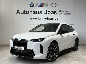 BMW iX M70 | BW| Panorama-Glasdach| Sitzbelüftung vorne
