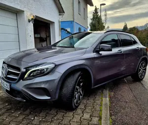 Mercedes-Benz GLA 250 GLA 250 4Matic 7G-DCT Urban,PANORAMA,AHK
