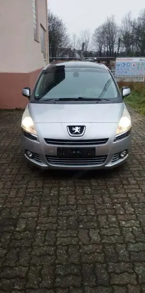 Peugeot 5008 e-HDI FAP 115 EGS6 StopStart Active Bild 4