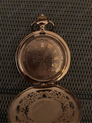 Taschen aus Stahl und Silber