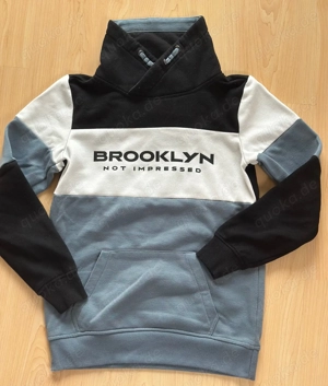 Pullover mit Kragen und Eingrifftaschen vorne   Chapter Young   Größe 146 152 Bild 2