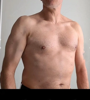 Mann mit großem Spritzrohr