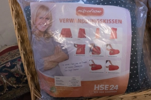 Gestreifte Dekokissen von Tchibo, originalverpackt. Bild 2