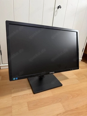 Samsung 24  Monitor mit VGA & DVI   ergonomisch verstellbar