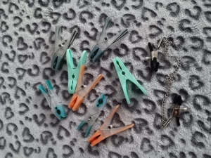 Welche sie lässt sich Brustwarzen Klammern anlegen? 