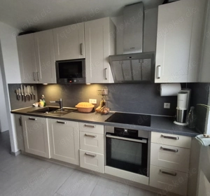 Hochwertige zweiteilige Einbauküche 