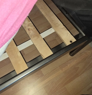 Bettgestell aus Metall Bild 4
