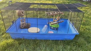 Kleintierkäfig mit verschiedenem Zubehör zu verkaufen 