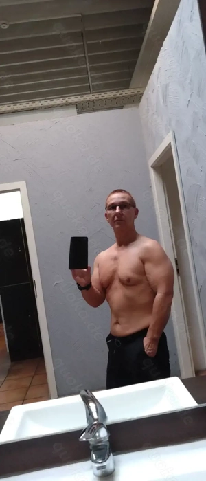 Suche FRAU die gerne auf die ,,Knie" geht  ;-)) 