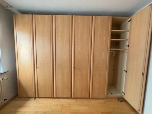 Kleiderschrank
