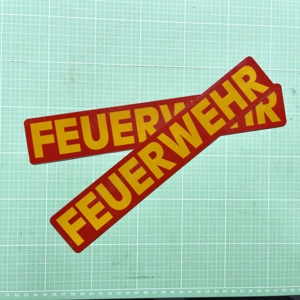 Zwei Magnetschilder FEUERWEHR reflektierend gelb-rot Bild 2