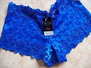 Slips oder Nylons so wie diese Beispiele