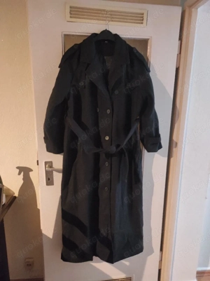 Schwarzer Mantel mit Gürtel 