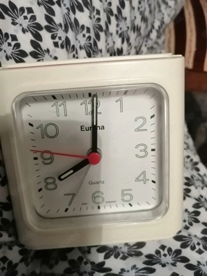 Wecker mit Batterien, sehr leise, ohne Funk, geht genau