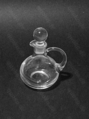 Kleine Glaskaraffe mit Stöpsel, 10,5 cm hoch