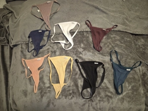 Tangas in verschiedenen Farben