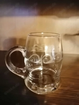 Glaskrug mit Schliff, ca. 0,5 Liter, unbeschädigt, wie neu, Gravur Unterseite