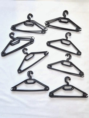 40 schwarze Kleiderbügel 5 St. für 2 Euro oder alle für 12 Euro