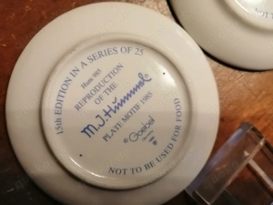 GOEBEL 2 kleine Aufstell - Teller mit Mädchen