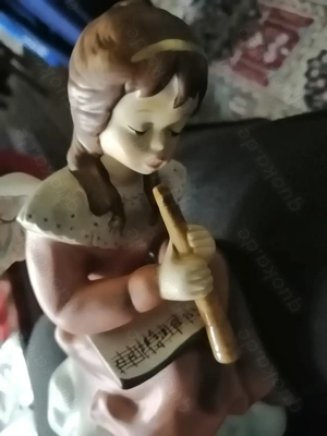 GOEBEL Engel mit Flöte, ca. 13-15 cm groß, altrosa