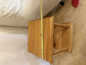 Beistelltisch aus Kieferholz mit Rollen 