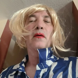 Wenig erfahrene Transe sucht Dom