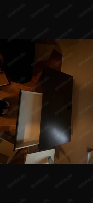 zwei schwarze schränke 