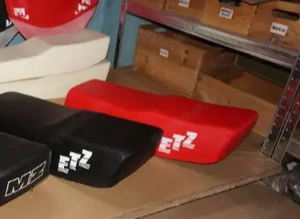 MZ ETZ 125 150 251 301 Sitzbank Bezug Rot Neu  Bild 3