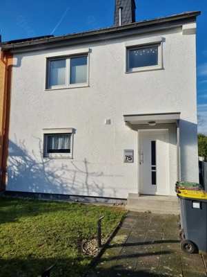 Kleines Reihenendhaus mit Garten  in Frankfurt zu vermieten.