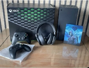 Xbox Series X 1 TB Mit 1 Jahr Garantie  mit 2 spiele