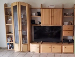 Wohnwand in Erle Massivholz, individuell gestaltbar