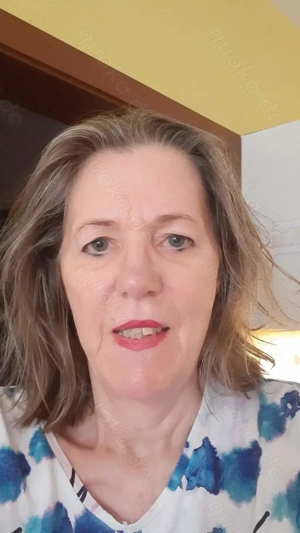 Ruhige, studierte Frau (63) aus Neuss sucht zuverlässigen, bindungswilligen Partner 