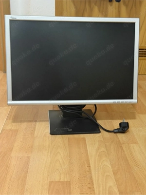 Fujitsu Siemens Monitor 22 Zoll   VGA & DVI, neigbarer Standfuß