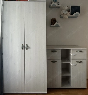 Kinderzimmer Kleiderschrank mit Wickelkommode 