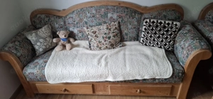 Sofa und Sessel im Bauernstiel