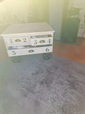 Vintage Couchtisch auf Rädern  Bild 3