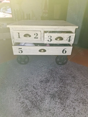 Vintage Couchtisch auf Rädern  Bild 2