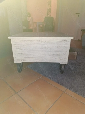 Vintage Couchtisch auf Rädern  Bild 5