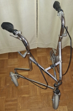 Rollator, 3 Räder, einstellbare Höhe, zusammenklappbar