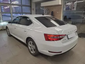 Skoda Superb 2.0 TDI 4x4 Ambition | MEM | StzHz | PDC Bild 4