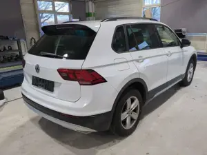 Volkswagen Tiguan 2.0 TDI OFFROAD 4Motion R-Line AHK Bild 4