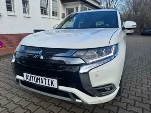 Mitsubishi Outlander PHEV Top 4WD/1.Hand/360°-Kamera