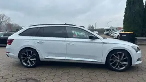 Skoda Superb Combi 2.0TDI DSG Sportline LED ACC Bild 4