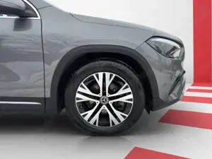 Mercedes-Benz GLA 200 PROGRESSIVE AUT LM PDC ParkAss SpurH Bild 5
