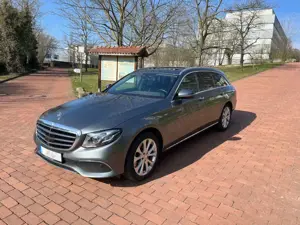 Mercedes-Benz E 220 Exclusive/Burmester/Leder/Multibeam/Distr/AHK/SHD/Garantie