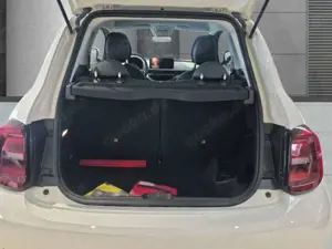 Fiat 500e Navi Kamera Keyless CarPlay Klimaautom Fahrerprofi Bild 5