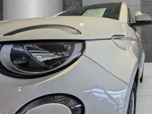 Fiat 500e Navi Kamera Keyless CarPlay Klimaautom Fahrerprofi Bild 4