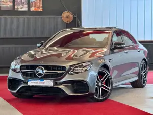 Mercedes-Benz E 63 AMG E 63S 1Hand Burmester Pano Sportabgas Distronic