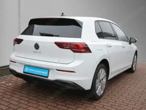 Volkswagen Golf 1.5 TSI DSG eHybrid Life 17" LED HUD SH Bild 5