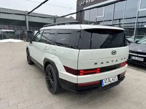 Hyundai SANTA FE PHEV (MY25) 1.6 T-GDI 4WD BLACKLINE 7-Sitze+ Sport Bild 2